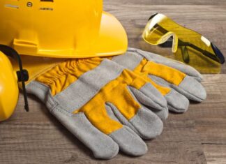 Rękawice i buty ochronne BHP odgrywają kluczową rolę w zapewnieniu bezpieczeństwa pracowników w różnych gałęziach przemysłu. Ich zastosowanie jest niezbędne w sytuacjach, gdzie istnieje ryzyko uszkodzenia ciała przez czynniki mechaniczne, chemiczne, elektryczne, termiczne, czy biologiczne.