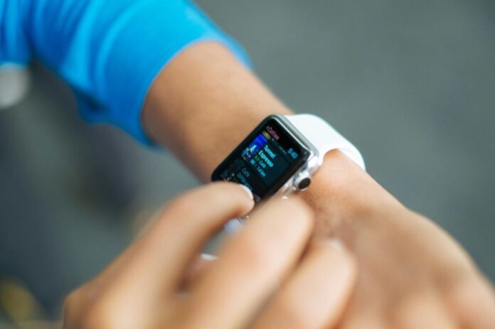 Smartwatch młodzieżowy - jak wybrać model, który łączy modę, funkcjonalność i bezpieczeństwo?