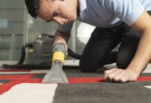 Jak układać wykładzinę dywanową samodzielnie - instalacja wykładziny za pomocą kleju lub taśmy