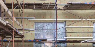 Jak efektywnie wykorzystać szalunek tracony przy budowie stropów, nadproży i słupów fundamentów