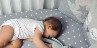 Sposoby na ubieranie dziecka przed snem